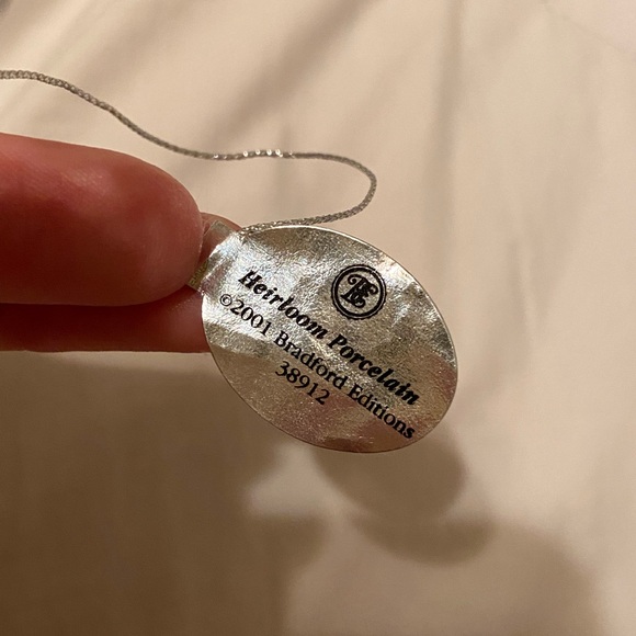 BRADFORD EDITIONS LOUIS TIFFANY HEIRLOOM PORCELAIN 2001 ORNAMENTS (set of 3) - Picture 4 of 14